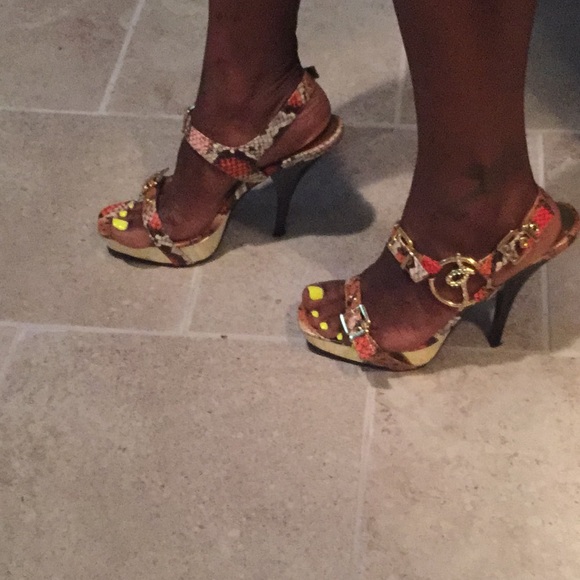 RocaWear Multi-colored, snakeskin patterned heels - Picture 2 of 8